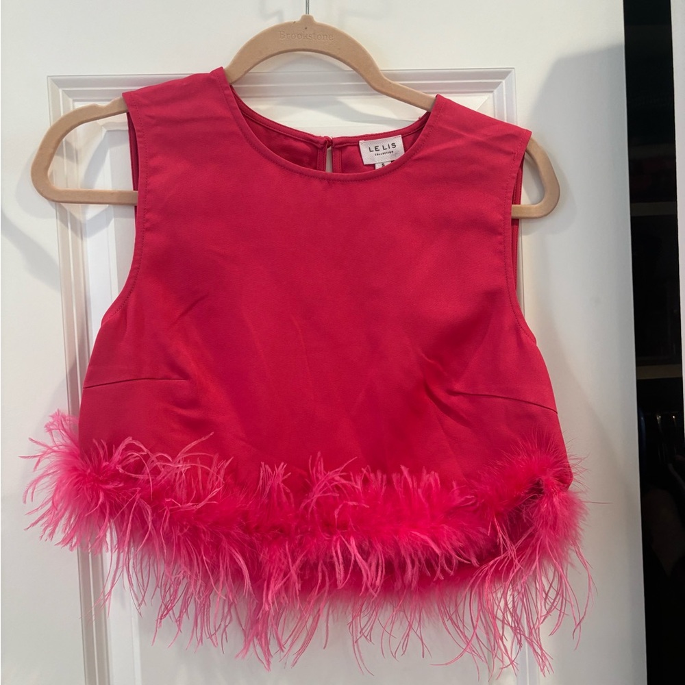 NWT. LELIS brand magenta top with feather detail. Size Small. New with tags.